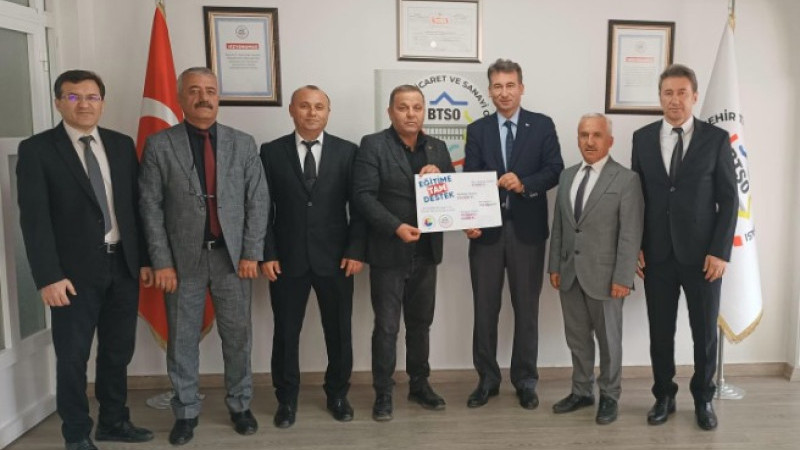 Beyşehir'de ihtiyaç sahibi öğrencilere giyim desteği