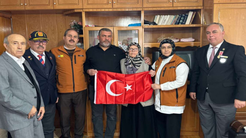 Şehit öğretmenleri unutmadılar