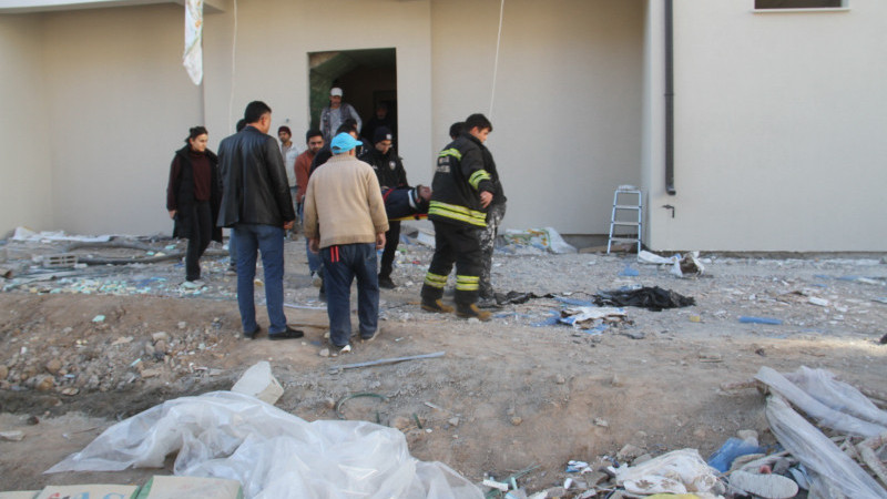 İnşaatın asansör boşluğuna düşen şahıs yaralandı