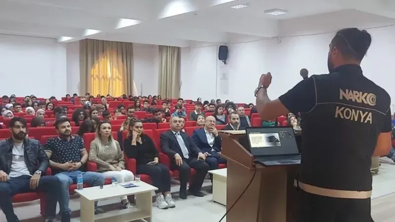Üniversite öğrencilerine “bağımlılıkla mücadele ve Narko Tır” konulu konferans