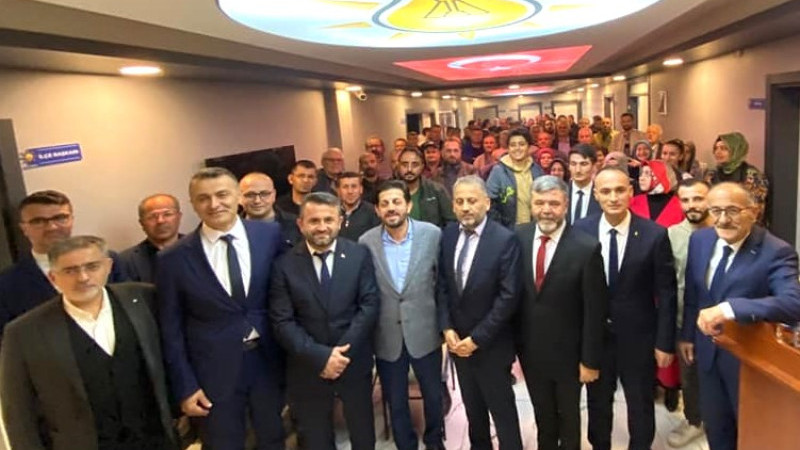 5’i bir yerde!  AK Parti Beyşehir, aday adaylarını tanıttı