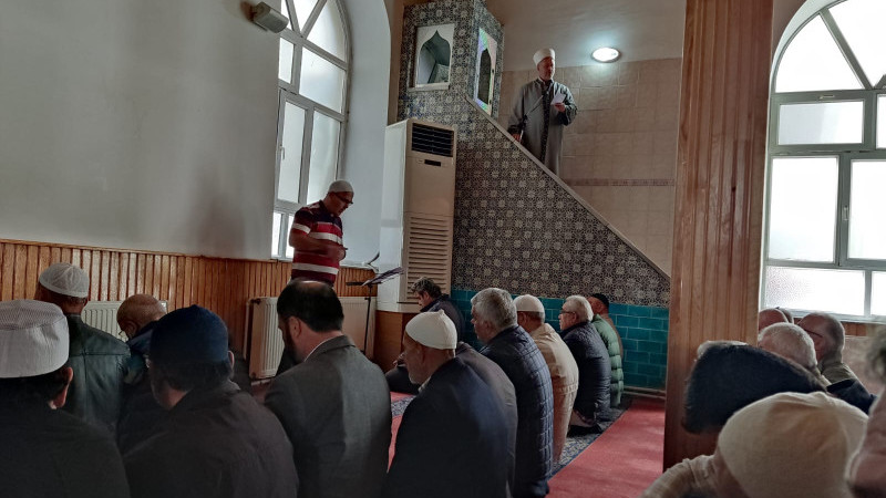 İşitme engellilere hutbe “işaret dili” ile aktarılıyor
