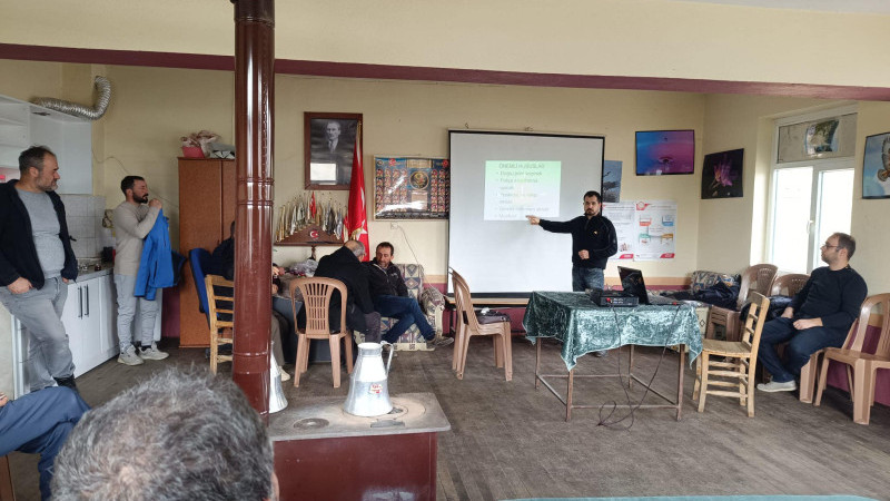 Kahve köşesi değil, çiftçilere eğitim yuvası
