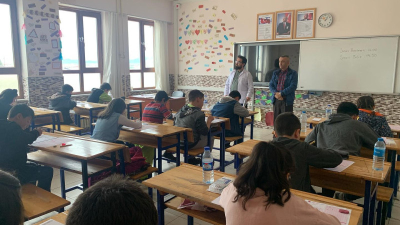 Seviye belirleme sınavında dereceye giren öğrencilere para ödülü