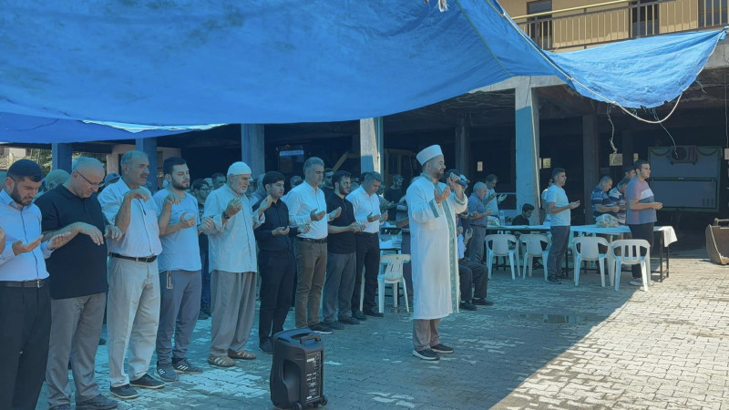 Eller yağmur için semaya kaldırıldı
