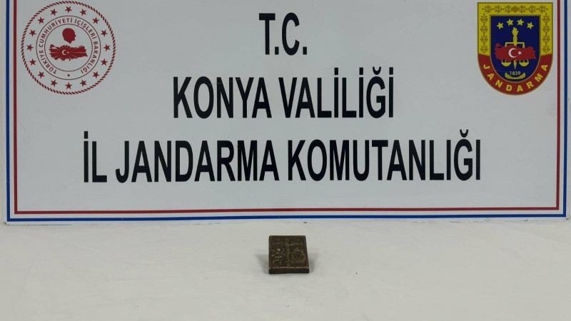 Ortaçağ tabletini 4 milyon liraya satacaktı, jandarmaya yakalandı
