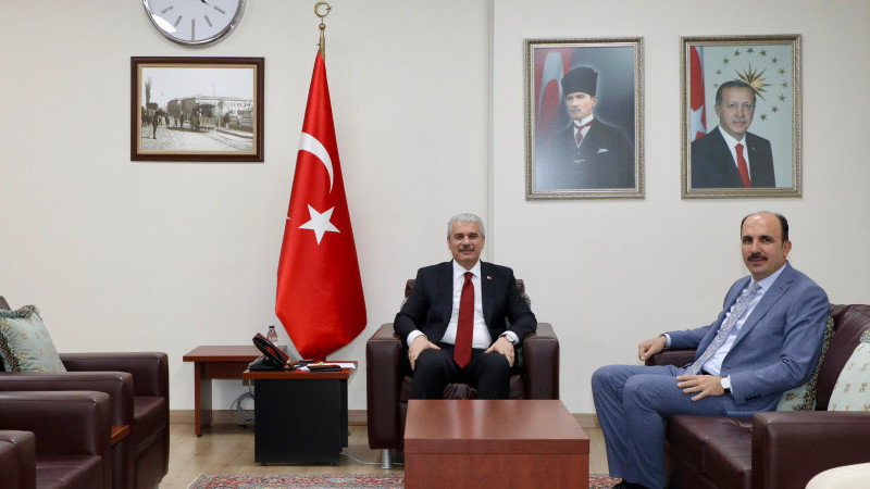 Vali Akın'a 
