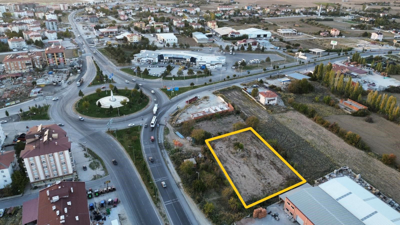 Beyşehir'de Ticari Yatırım Fırsatı: Konumu ile Dikkat Çeken Arsa Satışta!