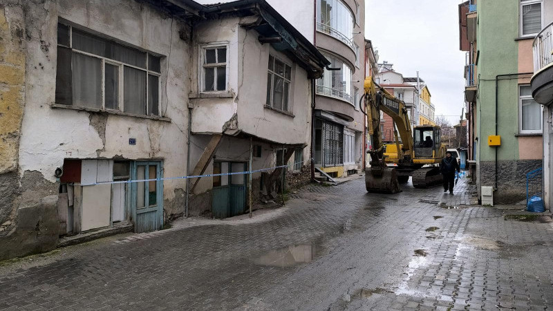 Her an çökebilirdi, yıkılarak tehlike bertaraf edildi