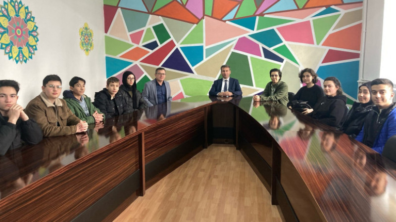 Yarışmalarda ipi göğüsleyen öğrenciler ödüllendirildi