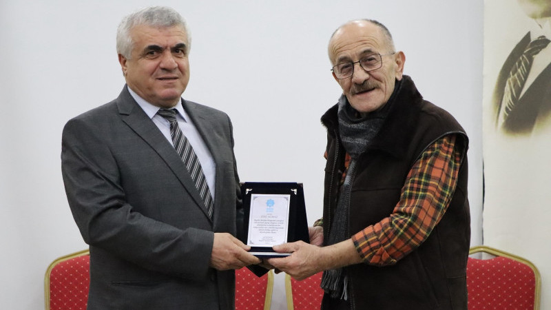 Emekliye ayrılan başkan yardımcısı Ağmaz onuruna veda yemeği