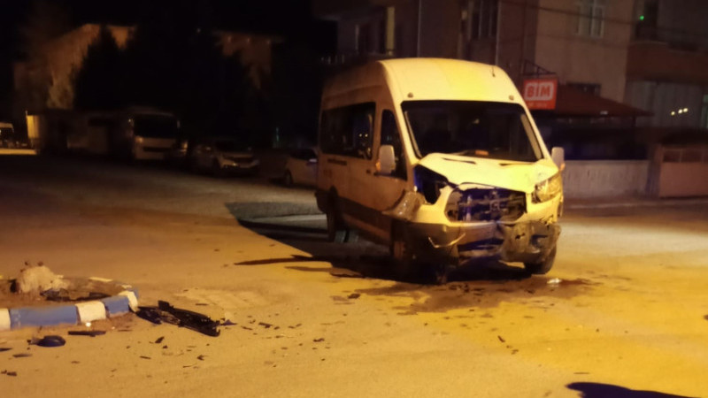 Beyşehir'de trafik kazası, yaralılar var