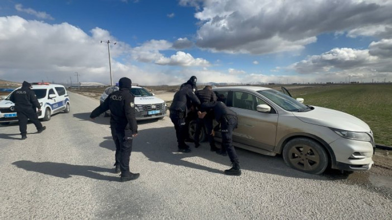 Polisten kaçan şüpheli kovalamaca sonucu yakalandı