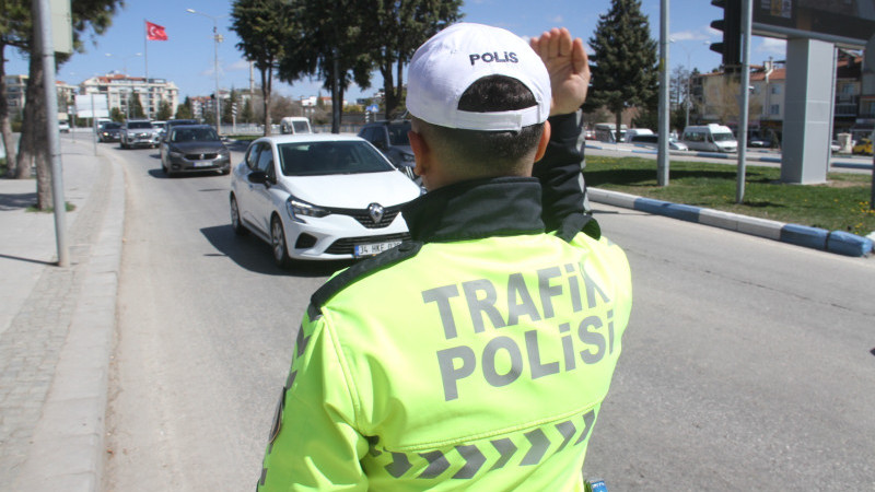 Bayram tatili uzadı,  tatilcilerin Antalya'ya akını başladı