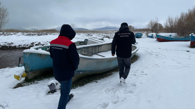 Denetimlerine soğuk hava da engel olamıyor