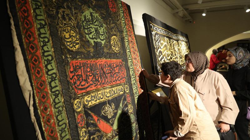 Mukaddes emanetler sergisi yoğun ilgi gördü