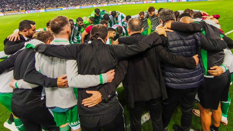 Konyaspor 9 kişiyle Beşiktaş'ı yendi, tarih yazdı