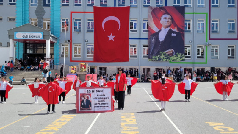 Okullarda renkli bayram coşkusu