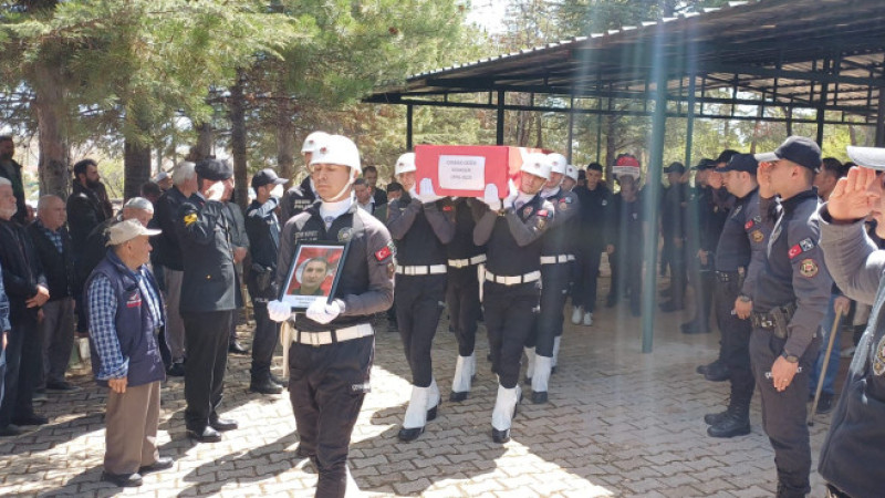 Kansere yenik düşen komisere hüzünlü veda