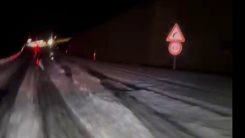  Beyşehir Antalya kara yolu beyaza büründü,araçlar mahsur kaldı