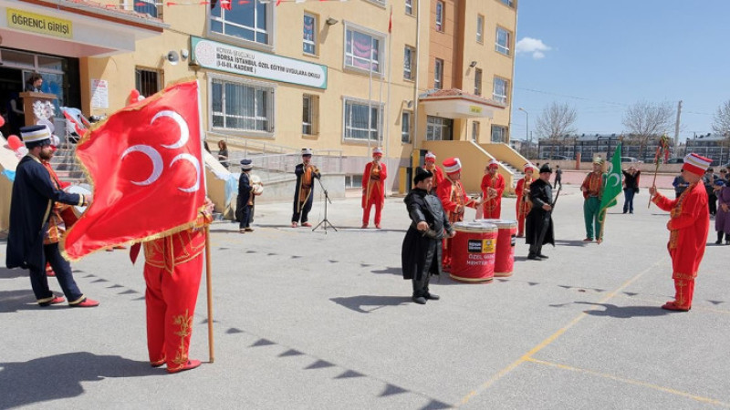 Gençlik Meclisinden renkli destek