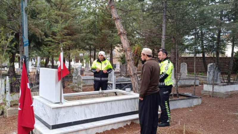 Şehitlere dua için eller semaya açıldı