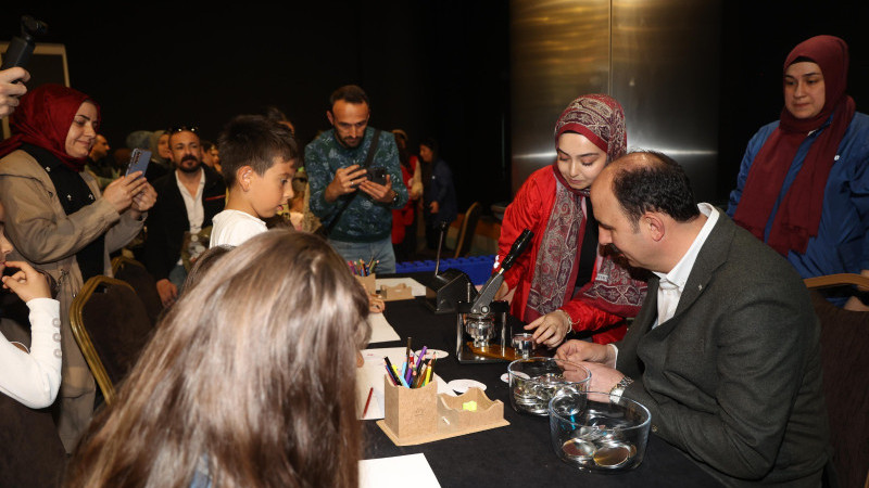 Başkan Altay, Bilim Merkezi Çocuk Şenliği’nde Çocukların Coşkusuna Ortak Oldu
