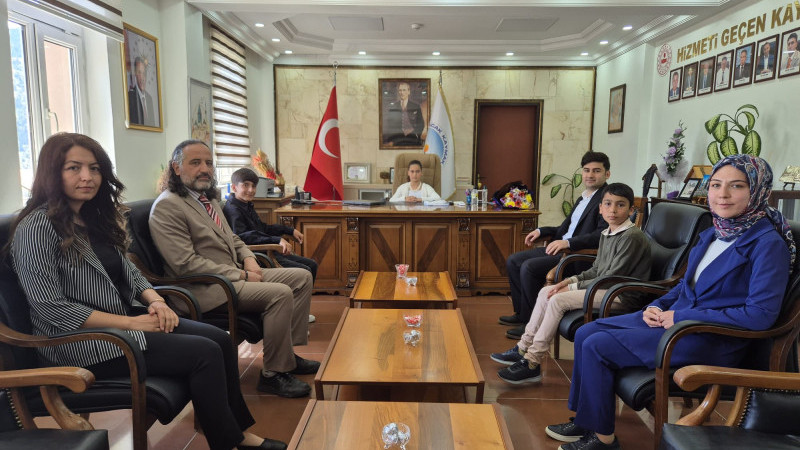Makamlar çocuklara emanet