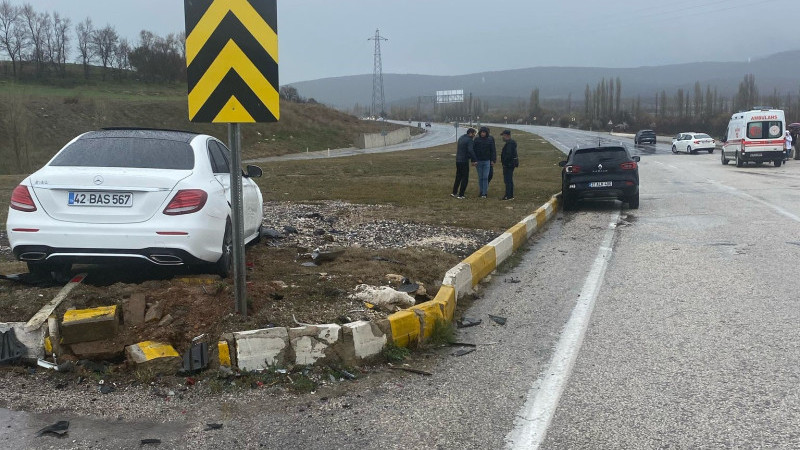 Beyşehir Antalya kara yolunda trafik kazası, yaralılar var