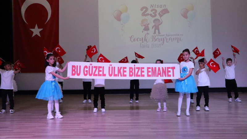 Bugün 23 Nisan neşe doluyor insan!