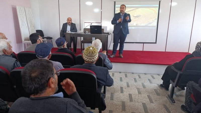 Beyşehir'de hacı adaylarına eğitim semineri