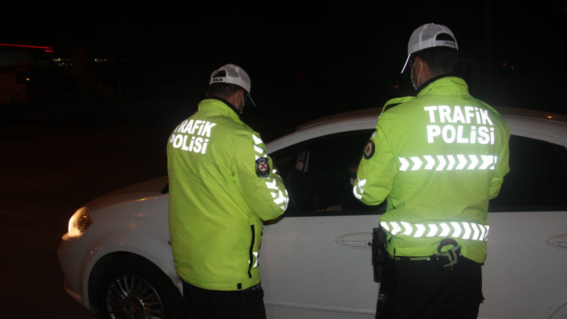 Kural ihlali yapan sürücülere 15 günde 2 milyon lira ceza yazıldı