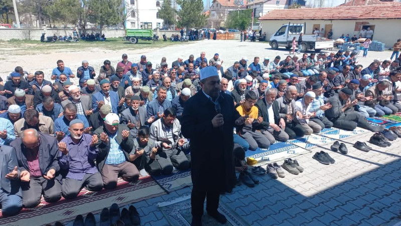 Eller semaya rahmet için açıldı