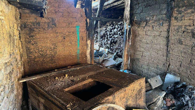   Yangında evleri kullanılamaz hale gelen aile için yardım seferberliği