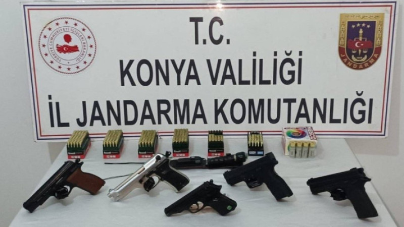 Eve kaçak silah baskını