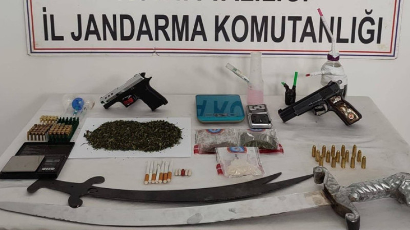 Uyuşturucu baskını yapılan adreslerden bakın neler çıktı
