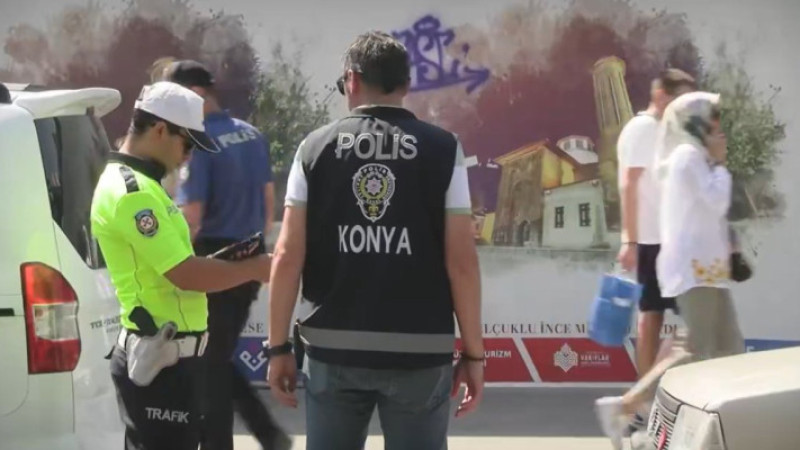   Polis,Konya ve ilçelerinin huzur ve güvenliği için mesaide