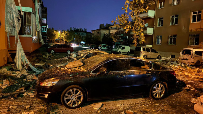 Patlamada ortalık savaş alanına döndü: 13 yaralı