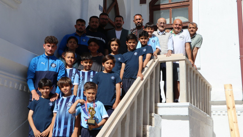 Futbolun yıldızları Beyşehir'e kupalarla döndü