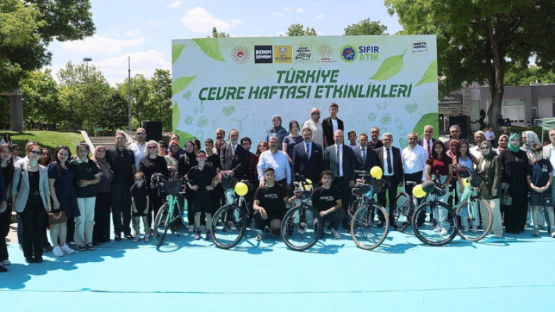 Yarışmalarda dereceye giren öğrenciler bisikletlerini aldı