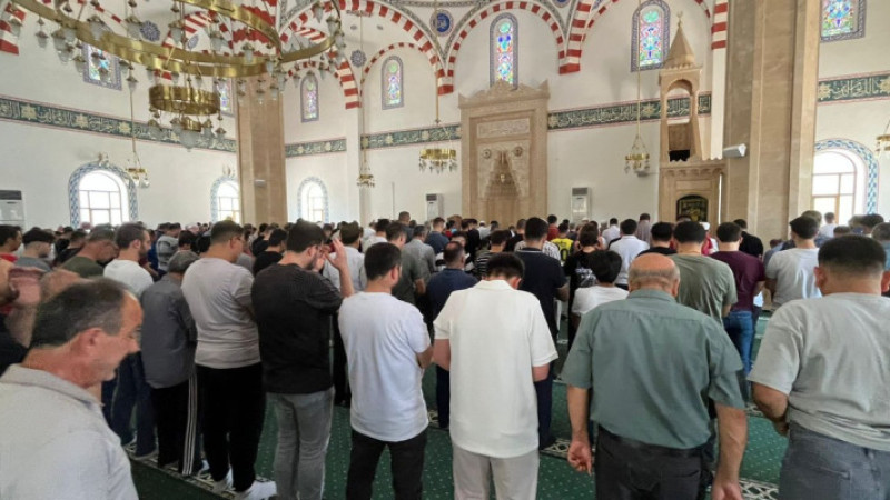 Bayramın ilk günü cuma coşkusuyla taçlandı