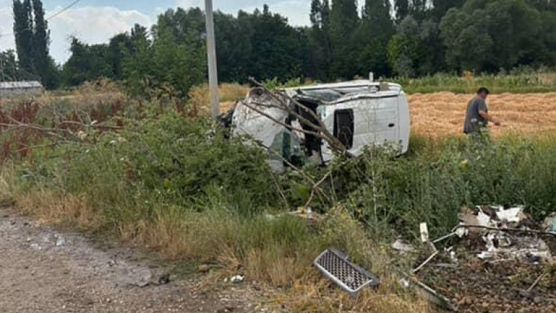 Jeep Yoldan Çıktı, 2 Kişi Yaralandı