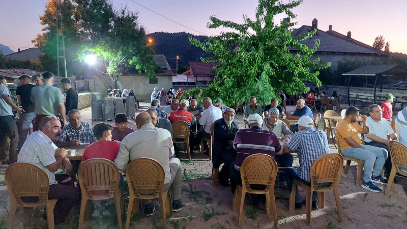 Mahalle sakinleri aşure etkinliğinde buluştu