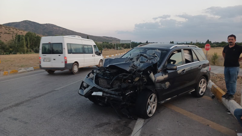 Beyşehir Konya kara yolundaki iki ayrı kazada 6 kişi yaralandı