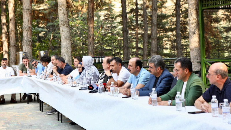AK Partililer ilçelerde sahaya çıkmaya hazırlanıyor