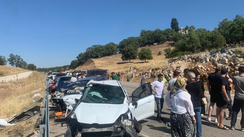 Beyşehir Antalya kara yolunda aynı gün bir kaza daha, 7 kişi yaralandı