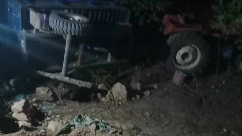 Beyşehir'de bahçeye devrilen traktörün sürücüsü ağır yaralandı