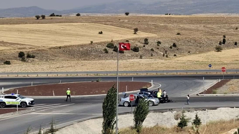 Kavşakta korkutan kazada 4 kişi yaralandı