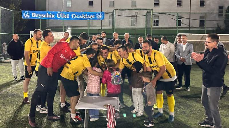 Futbol turnuvasında kupalar sahiplerini buldu