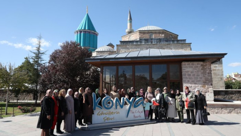 Günü birlik şehir gezilerine binlerce kadın katıldı   